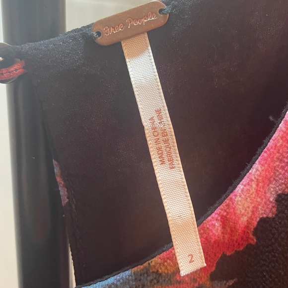 FREE PEOPLE PLEATED Dress
Halter style top
Size 2 - Picture 5 of 7